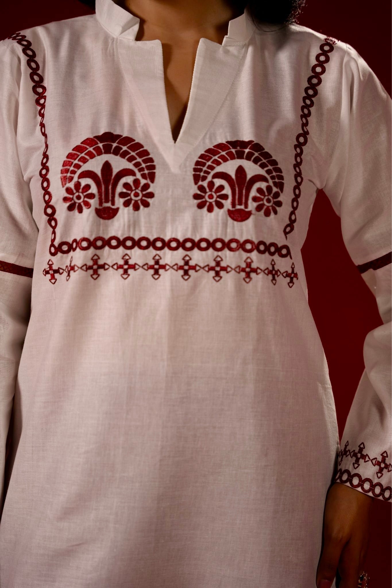 Maroon White | By Ainoor