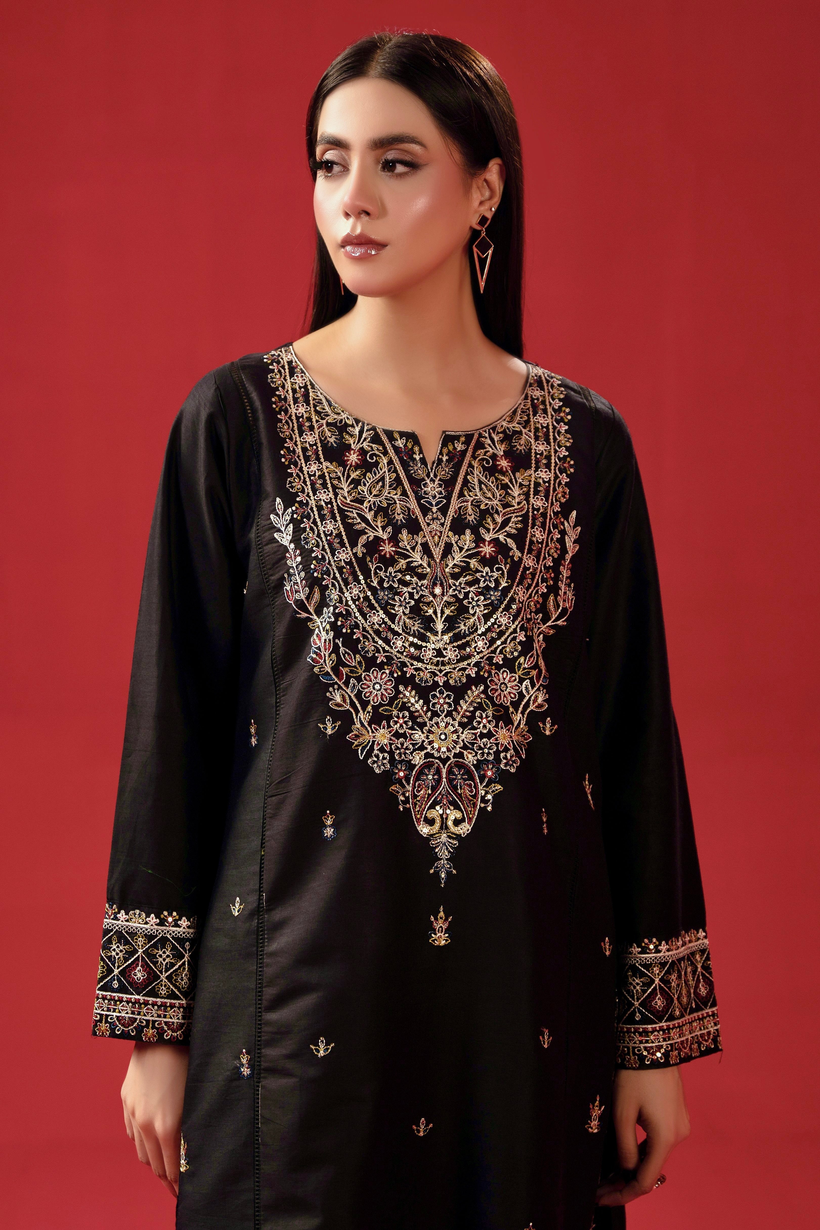 Black Formal | By Ainoor
