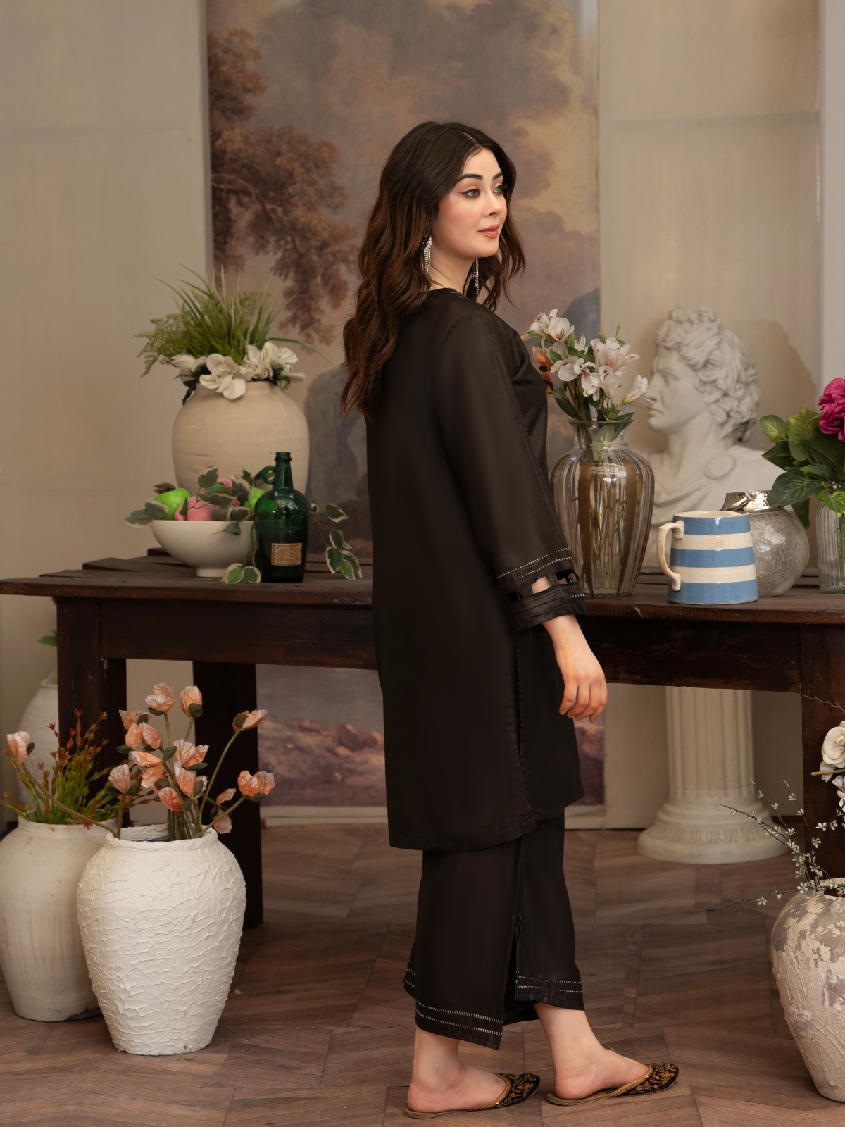 NOIR-GRACE – Soft Linen Edition | By Ainoor