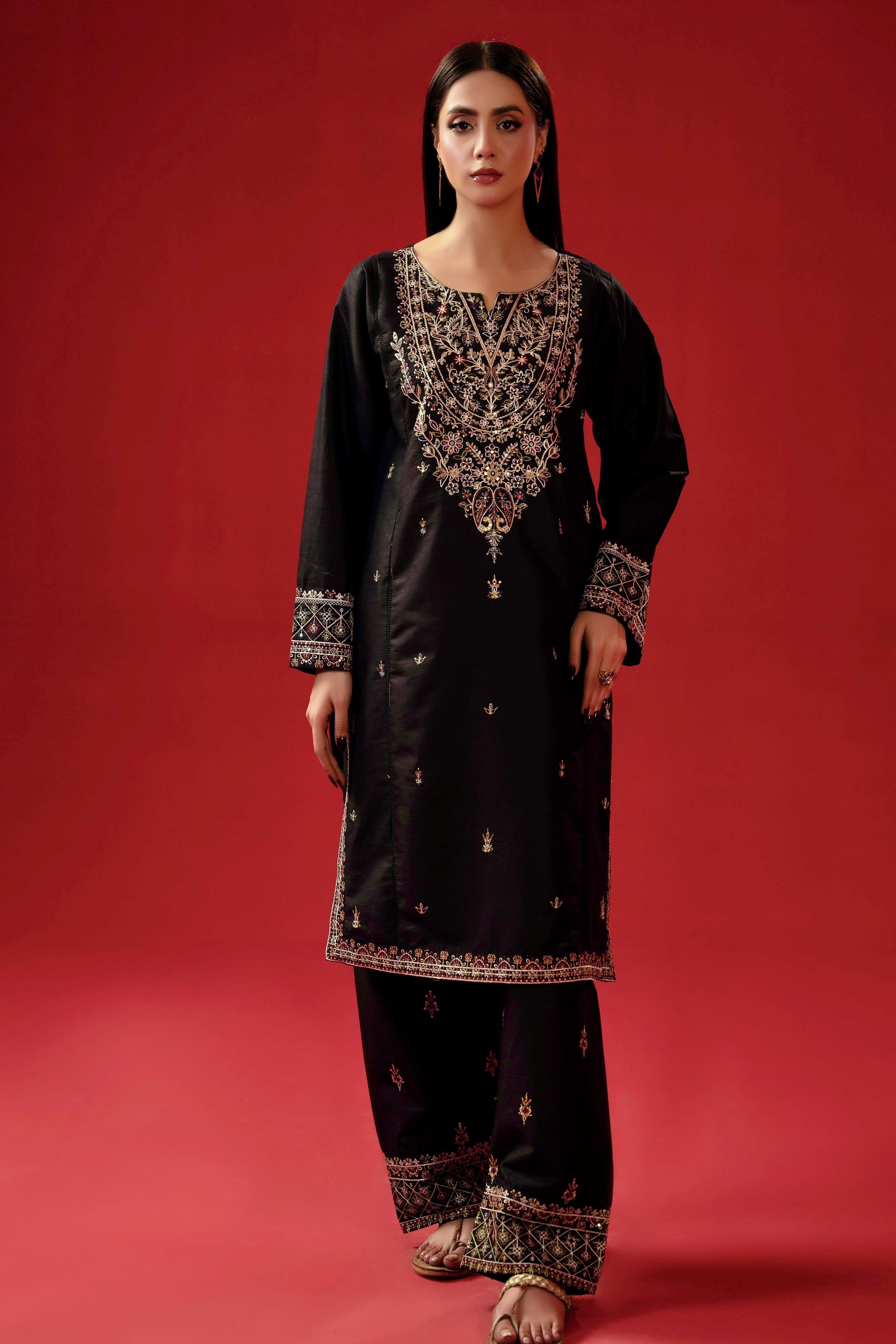 Black Formal | By Ainoor